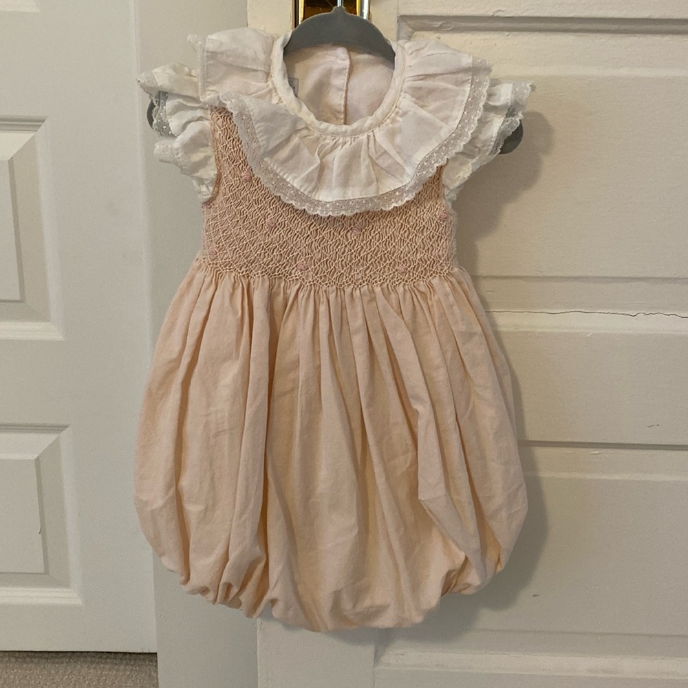Beautiful Pukatuka smocked bubble